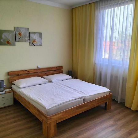 Pension Eder Bruck an der Leitha Bagian luar foto