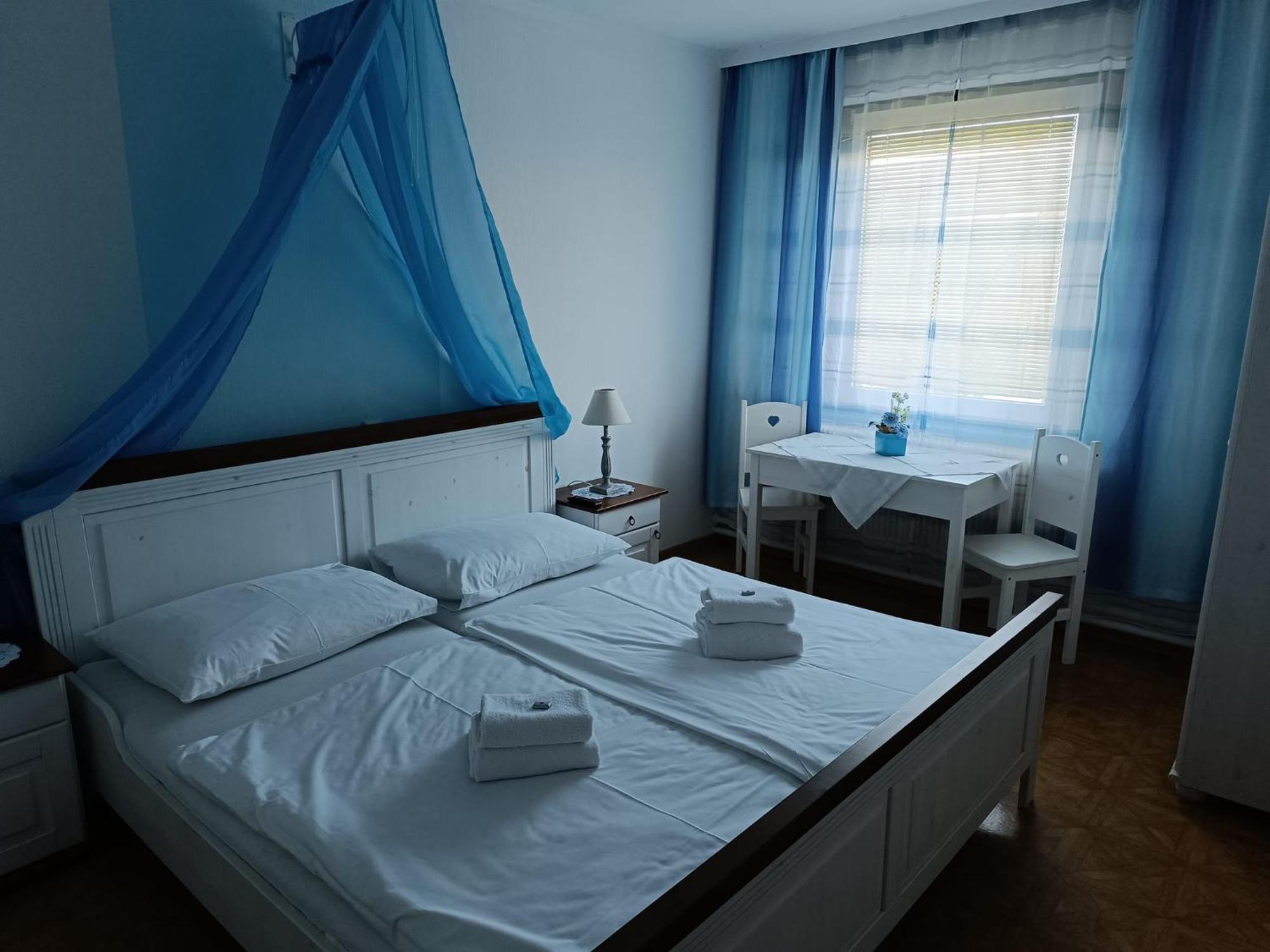 Pension Eder Bruck an der Leitha Bagian luar foto